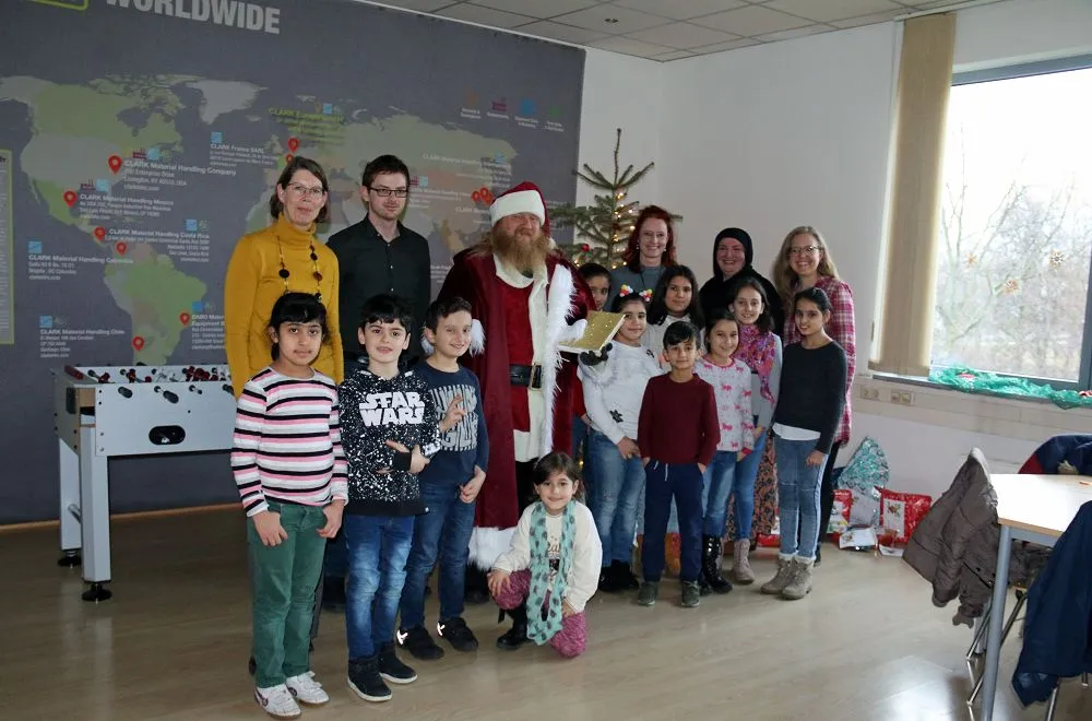 CLARK Europe offre des cadeaux aux enfants de la Regenbogenhaus de Rheinhausen