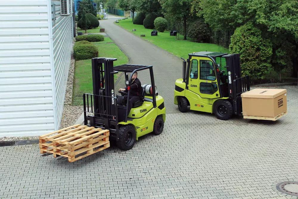 Efficient counterbalance trucks featuring high performance at low total cost