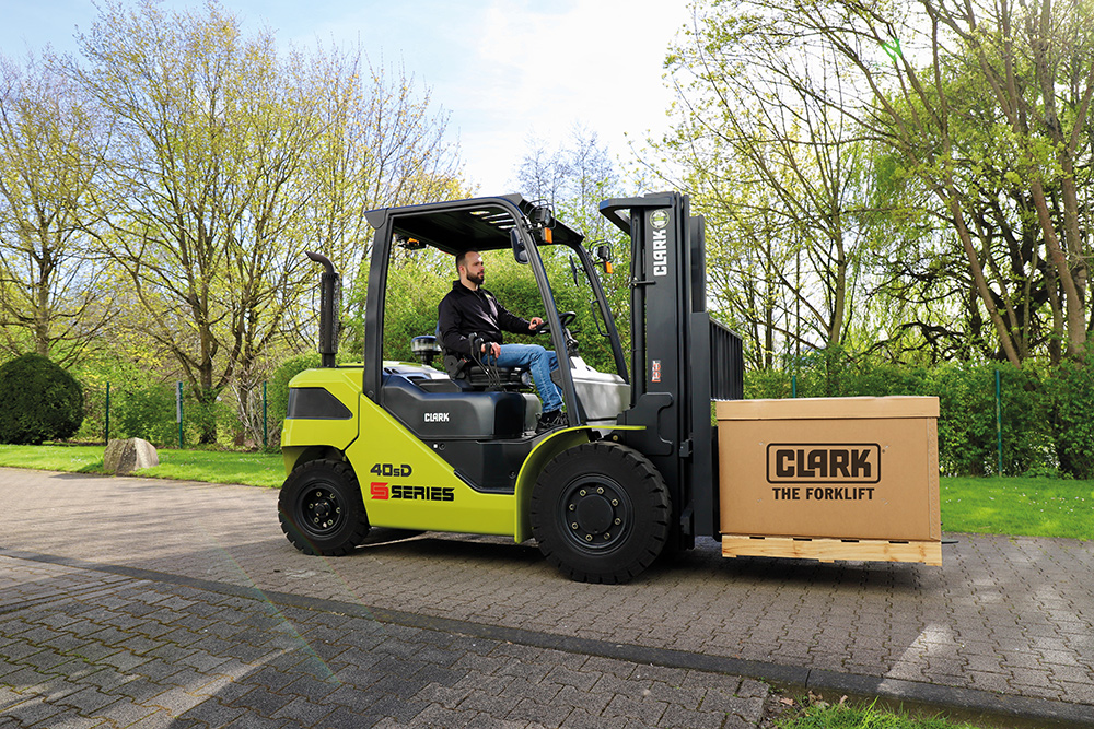 CLARK Forklift with diesel or LPG drive S40-55