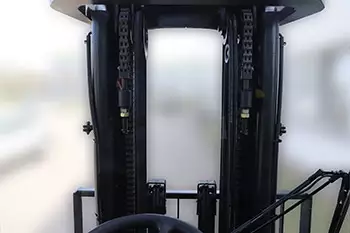 Very good visibility through the mast thanks to double primary cylinders