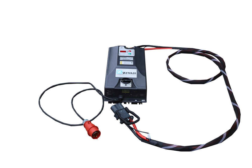 Chargeurs lithium-ion CLARK pour chariots élévateurs à contrepoids