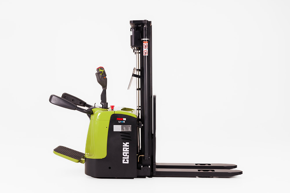 CLARK-RSE16-Stacker-Truck-02-Clipped