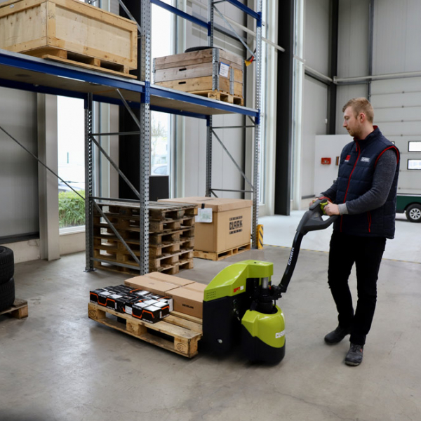 Transpalette électrique à petite levée CLARK BPT20 2000 kg avec batterie GEL Transpalette électrique à petite levée CLARK BPT20 2000 kg avec batterie GEL