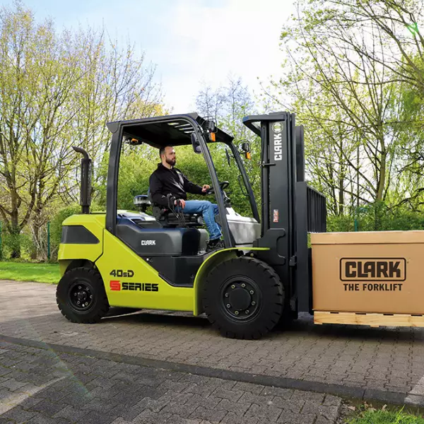 CLARK forklift trucks with combustion engine S40 / S45 / S50 / S55 4000 - 5500 kg