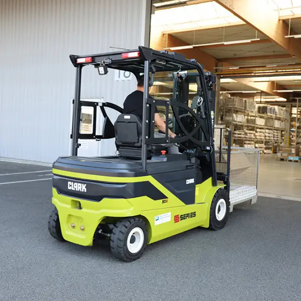 Thanks to its compact design and impressive manoeuvrability, the SE20-30 elec
