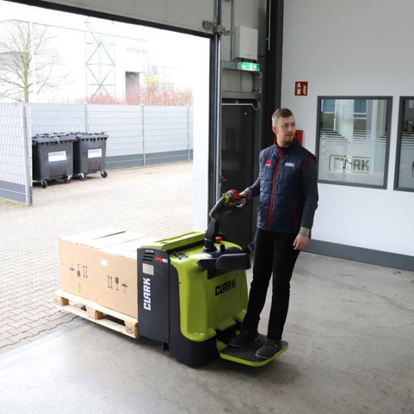 CLARK electric low lift pallet truck RPE20 2000 kg with lithium-ion battery