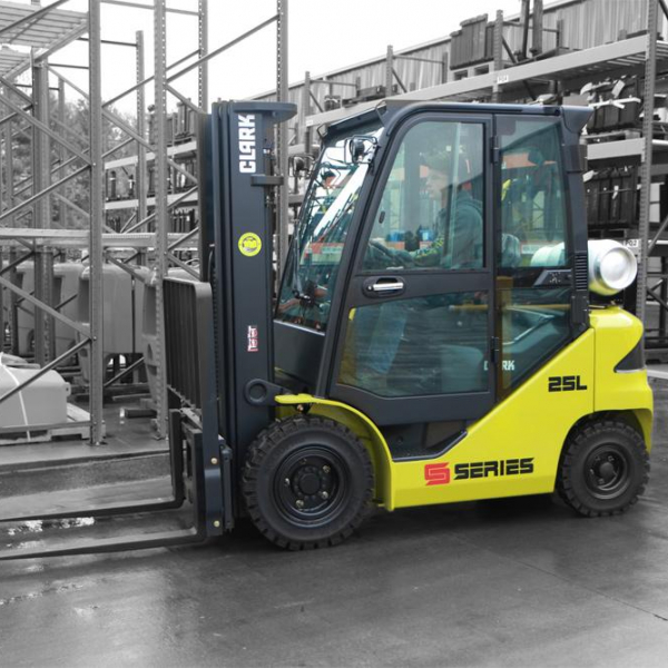 CLARK forklift truck with diesel or LPG drive S20-35