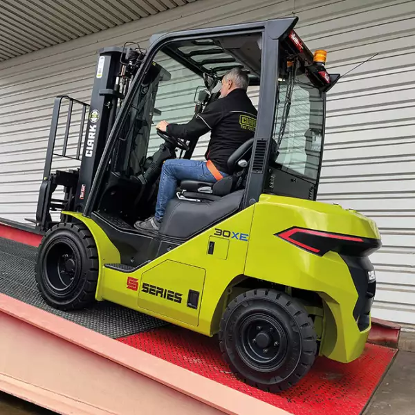 CLARK Electric Crossover Forklift S25XE / S30XE / S35XE 2500 - 3500 kg